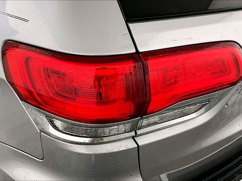 Used 2019 Jeep Grand Cherokee Limited w/ Luxury Group II image 28