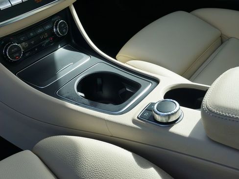 Used 2019 Mercedes-Benz GLA 250 4MATIC image 25