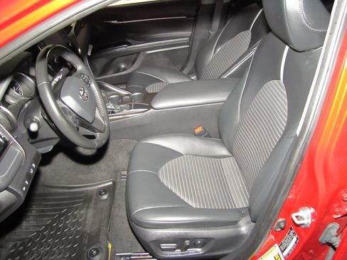 Used 2023 Toyota Camry SE FWD image 10