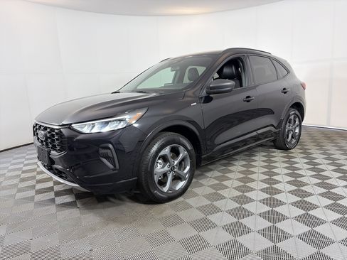 Used 2024 Ford Escape ST-Line image 2