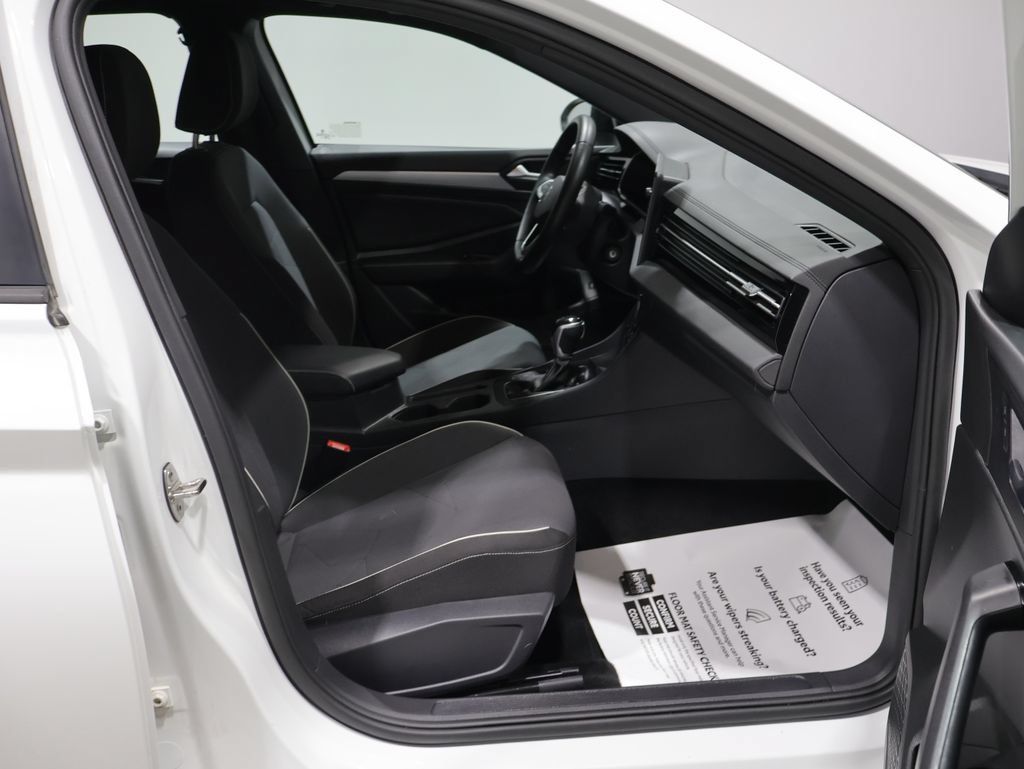 Used 2025 Volkswagen Jetta Sport FWD image 22