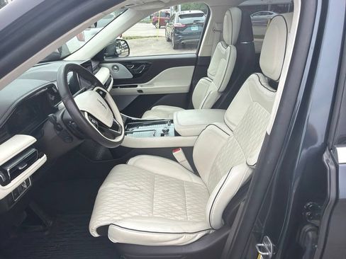 Used 2023 Lincoln Aviator Black Label w/ Class IV Trailer Tow Package AWD/4WD image 9