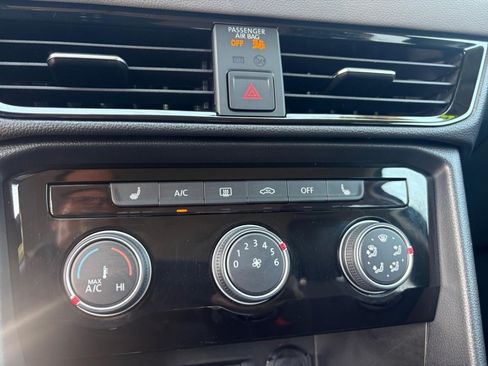 Certified 2023 Volkswagen Taos SE FWD image 18