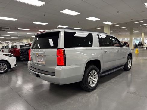 Used 2020 Chevrolet Suburban LT image 8