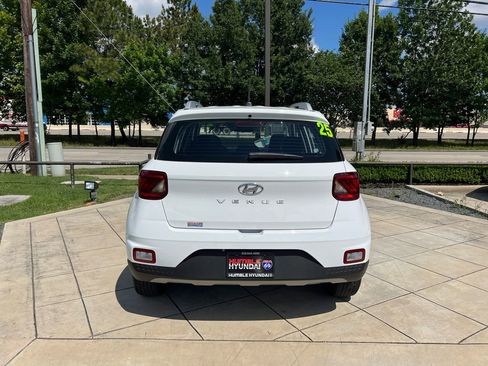 Certified 2025 Hyundai Venue SEL FWD image 12