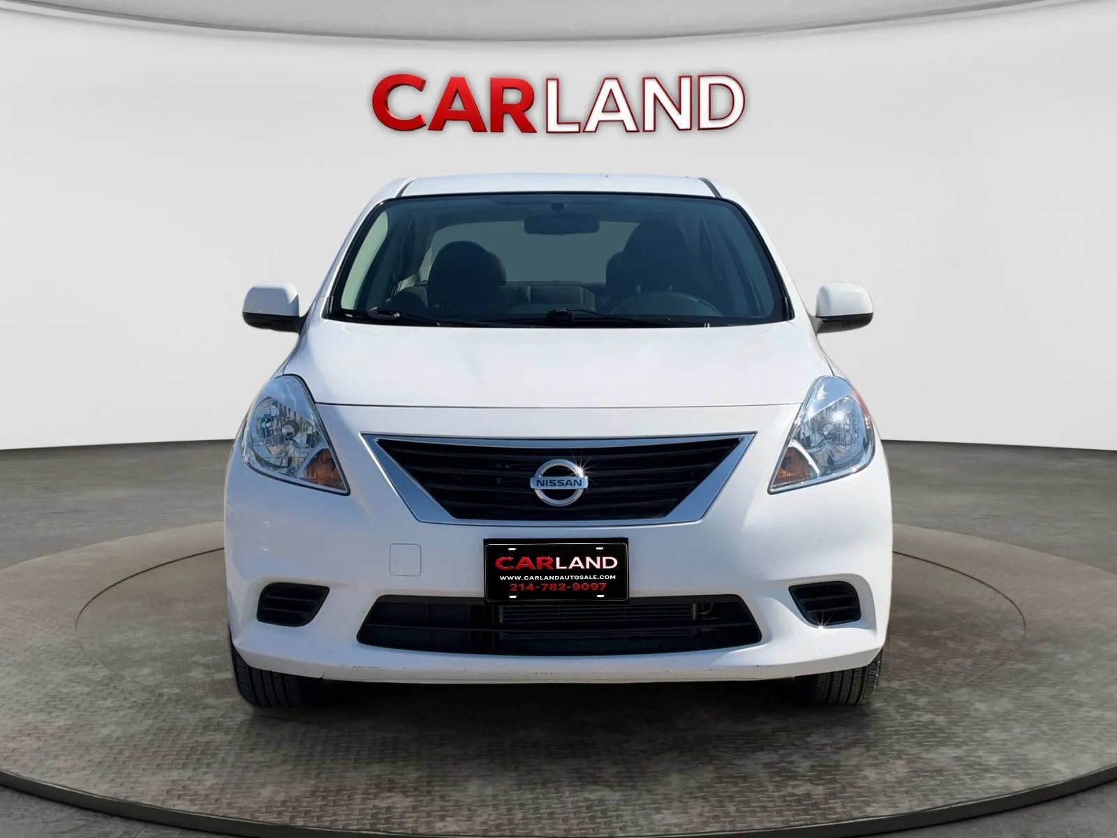 Used 2014 Nissan Versa SV FWD image 9