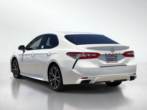 Certified 2018 Toyota Camry SE w/ Moonroof Package FWD image 4