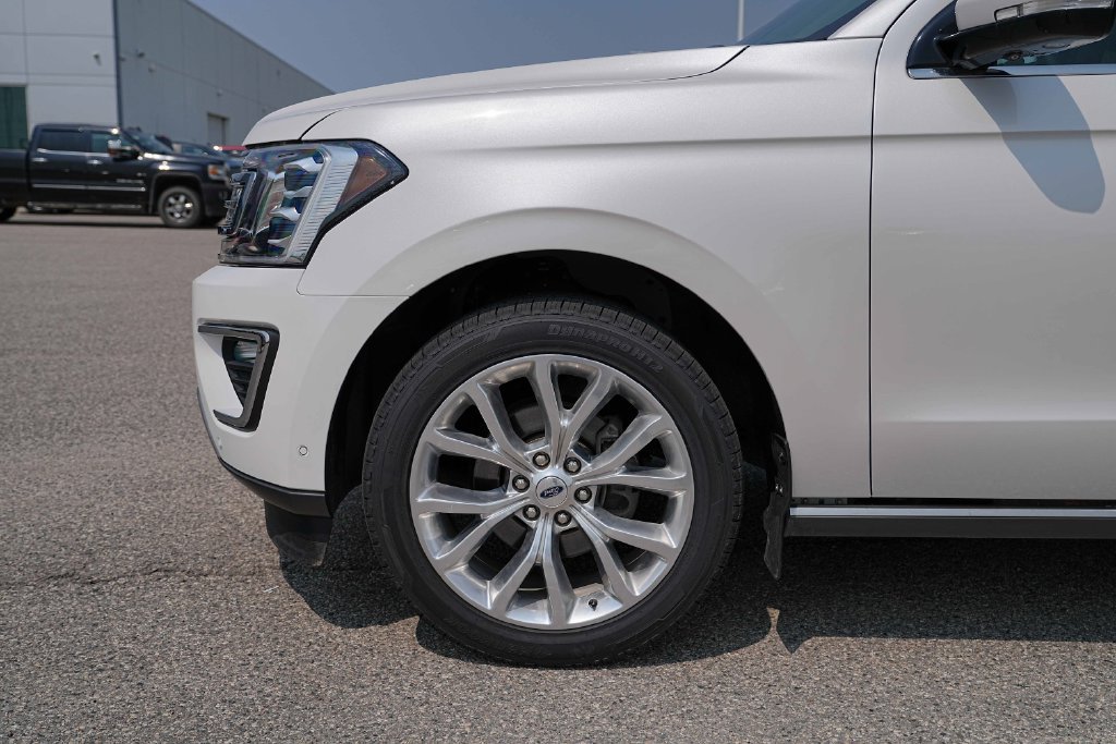 Used 2019 Ford Expedition Limited w/ Equipment Group 302A AWD/4WD image 12