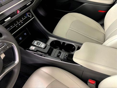 Used 2022 Hyundai Sonata SE w/ Cargo Package FWD image 17