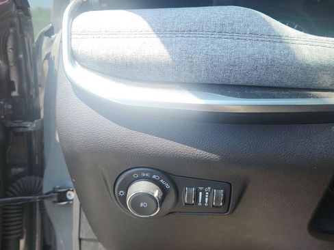 Used 2023 Jeep Compass Latitude w/ Sun and Sound Group AWD/4WD image 19