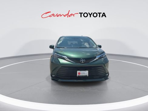 Certified 2026 Toyota Sienna XLE FWD image 3