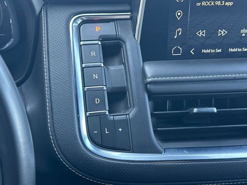 Used 2023 GMC Yukon XL SLT image 32