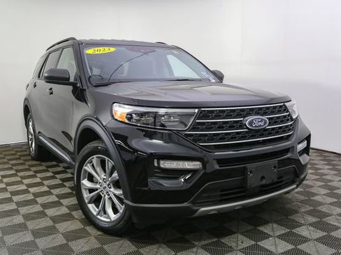 Used 2023 Ford Explorer XLT w/ Equipment Group 202A image 3
