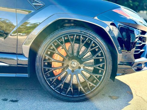 Used 2019 Lamborghini Urus Sport Utility 4D image 11