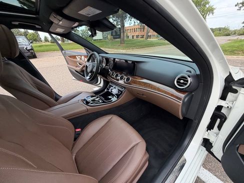 Used 2017 Mercedes-Benz E 300 4MATIC image 37