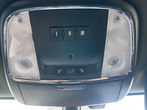 Used 2018 Jeep Grand Cherokee Altitude AWD/4WD image 19