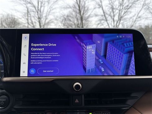 Used 2025 Toyota Crown Signia w/ Advanced Technology Package image 18