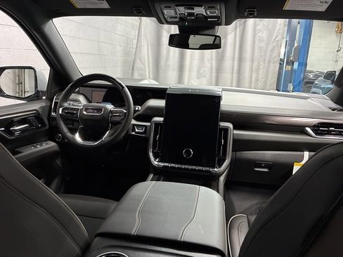 New 2026 GMC Yukon Elevation image 13