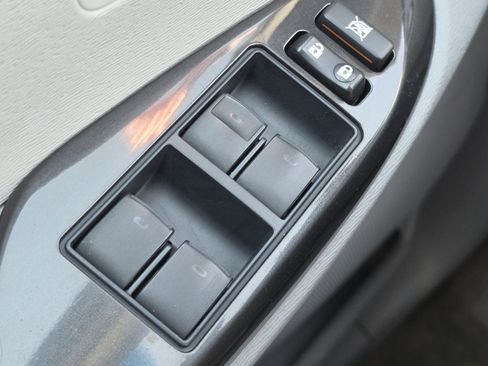 Used 2013 Toyota Sienna LE FWD image 15