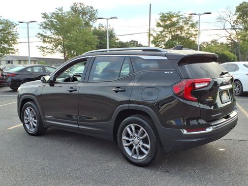 Used 2024 GMC Terrain SLT AWD/4WD image 9