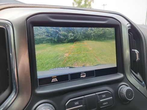 Used 2021 Chevrolet Silverado 1500 LT w/ Z71 Off-Road Package AWD/4WD image 21