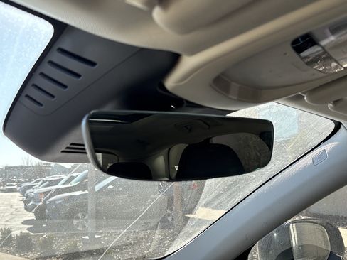 Used 2025 Volvo XC60 B5 Plus image 27