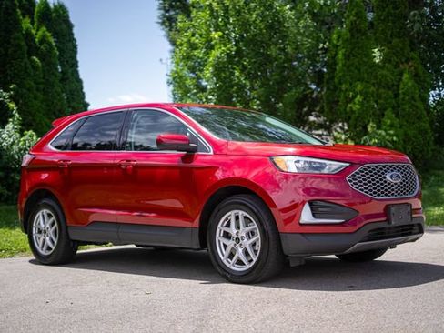 Used 2023 Ford Edge SEL AWD/4WD image 3