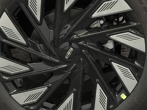 New 2026 Lincoln Nautilus Reserve image 5