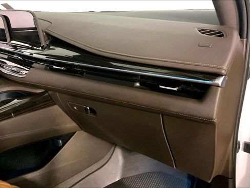 Used 2022 Cadillac Escalade Premium Luxury AWD/4WD image 16