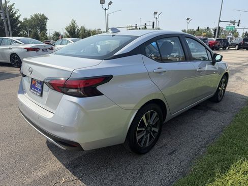 Used 2025 Nissan Versa SV FWD image 5