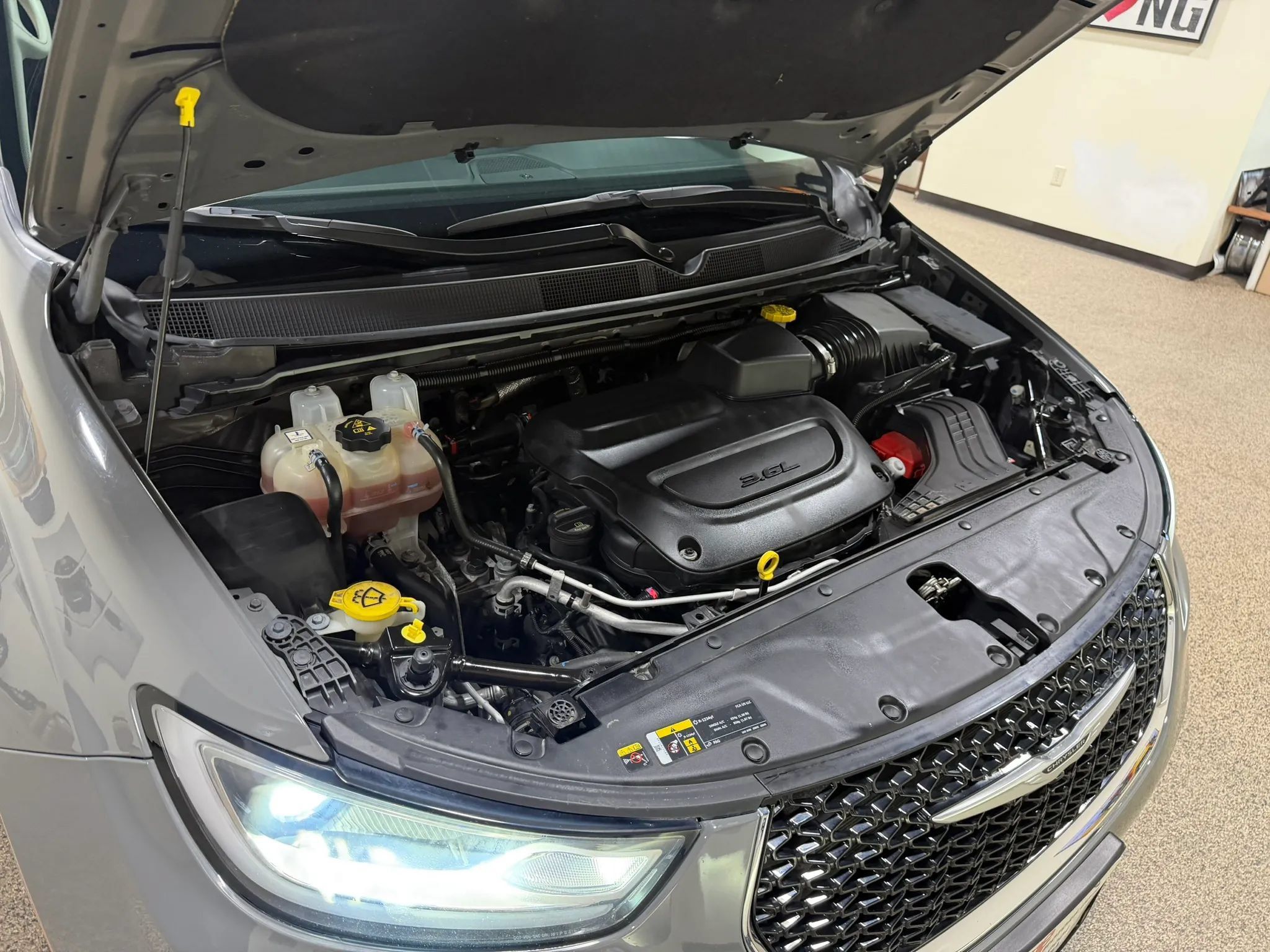Used 2022 Chrysler Pacifica Touring-L FWD image 61