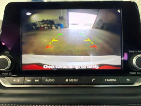 Used 2024 Nissan Rogue SV FWD image 17