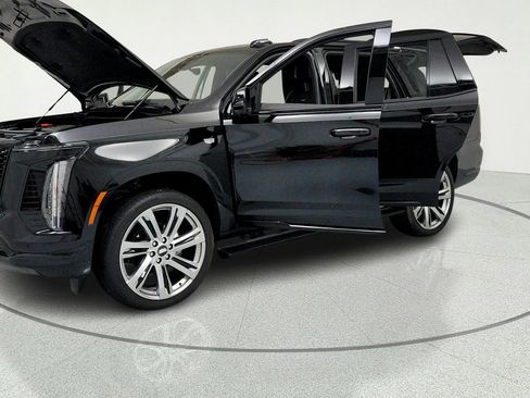 Certified 2025 Cadillac Escalade Sport Platinum w/ LPO, Floor Liner Package AWD/4WD image 9