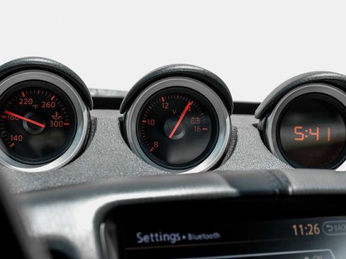 Used 2015 Nissan 370Z Touring RWD image 25