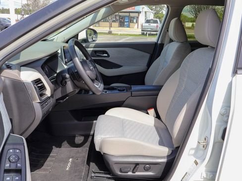 Used 2023 Nissan Rogue SV AWD/4WD image 7