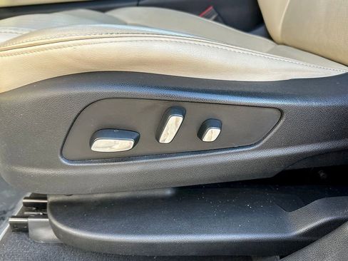 Used 2018 Cadillac XT5 Luxury w/ Driver Awareness Package AWD/4WD image 19