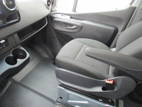 Used 2025 Mercedes-Benz Sprinter 2500 image 19