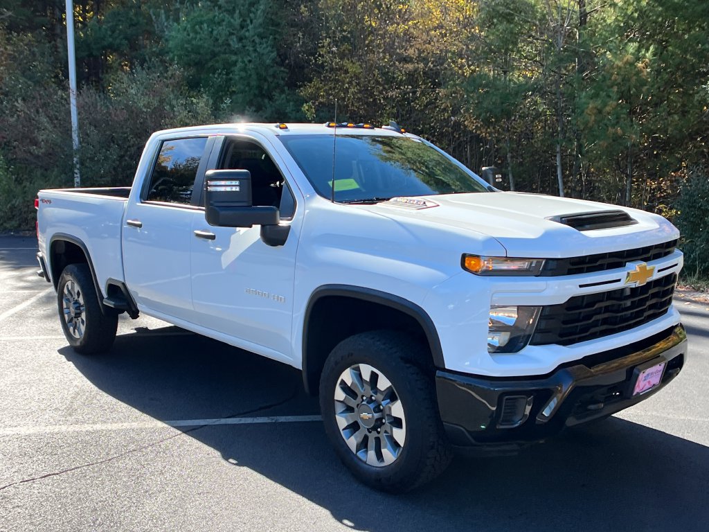Used 2024 Chevrolet Silverado 2500 Custom w/ Custom Value Package AWD/4WD image 7