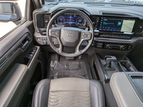 Used 2022 Chevrolet Silverado 1500 ZR2 w/ Technology Package image 17