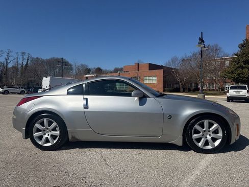 Used 2004 Nissan 350Z Enthusiast w/ Cargo Convenience Pkg image 9