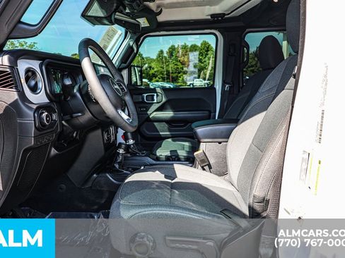 Used 2025 Jeep Wrangler Unlimited Sahara AWD/4WD image 18