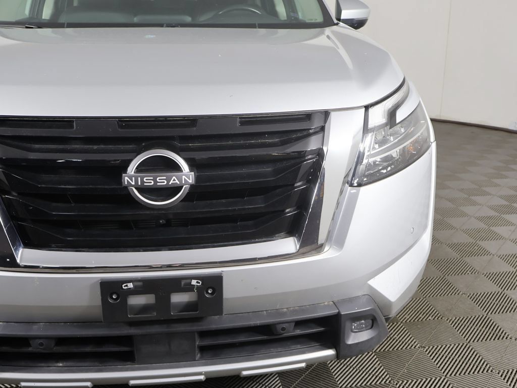 Used 2023 Nissan Pathfinder SL AWD/4WD image 15