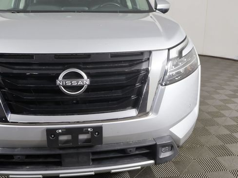 Used 2023 Nissan Pathfinder SL AWD/4WD image 15