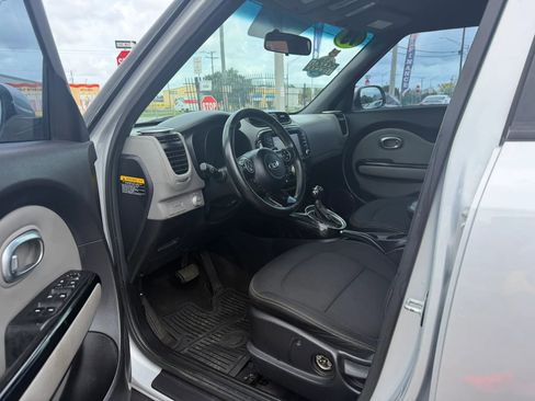Used 2015 Kia Soul + w/ Audio Package FWD image 8