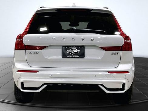 Certified 2025 Volvo XC60 B5 Core image 5