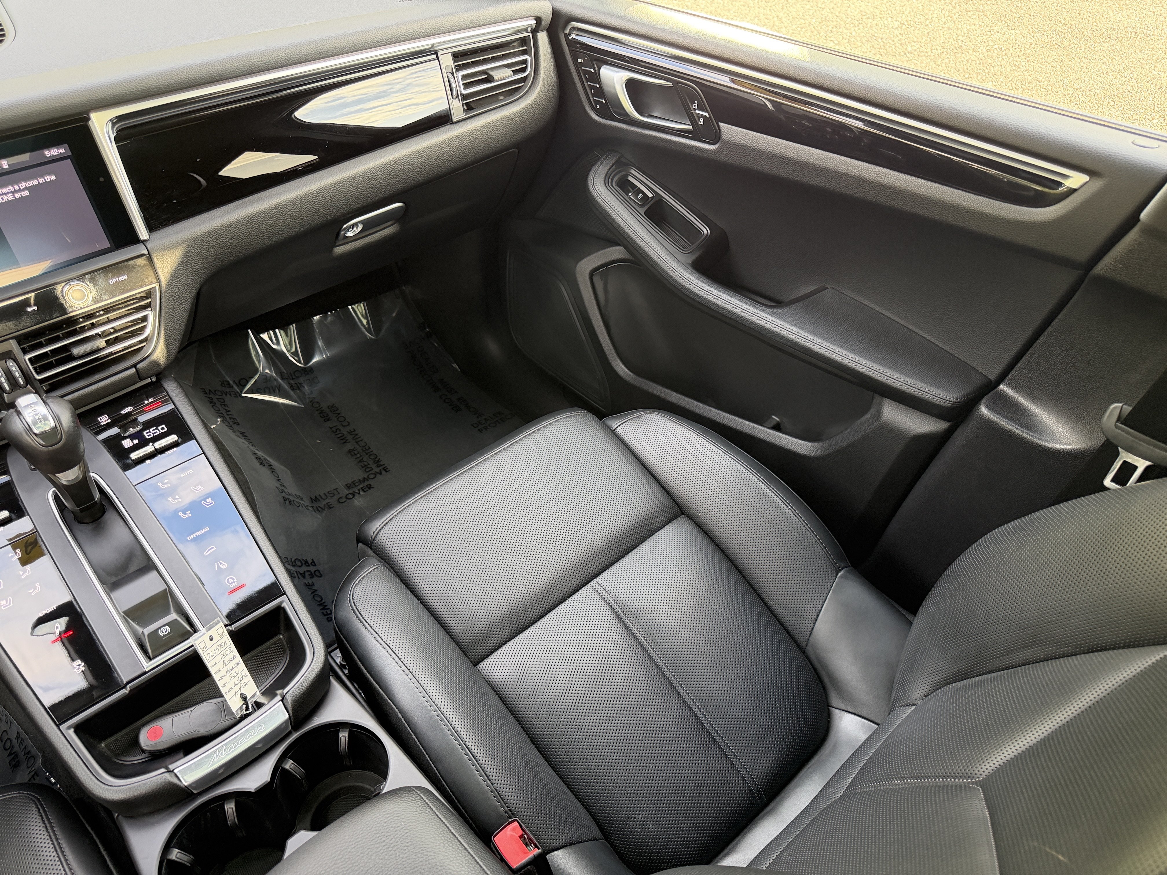 Used 2023 Porsche Macan AWD/4WD image 17