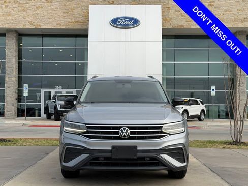 Used 2022 Volkswagen Tiguan S image 2