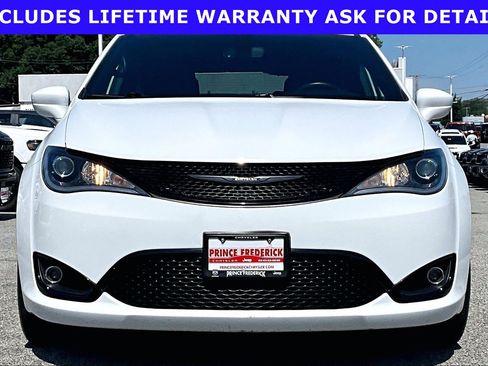 Used 2020 Chrysler Pacifica Touring-L w/ S Appearance Package FWD image 2