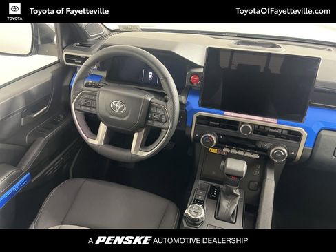 Certified 2025 Toyota Tacoma TRD Off-Road AWD/4WD image 6