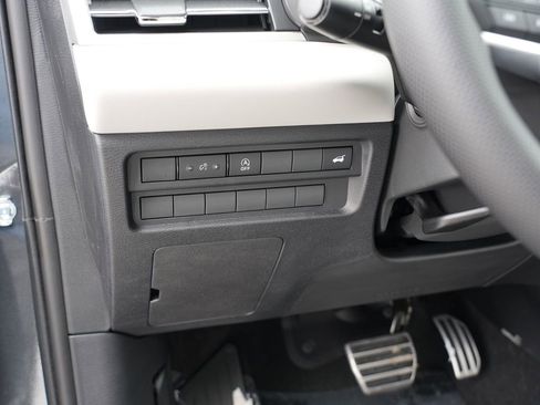 New 2026 Mitsubishi Outlander SEL image 17